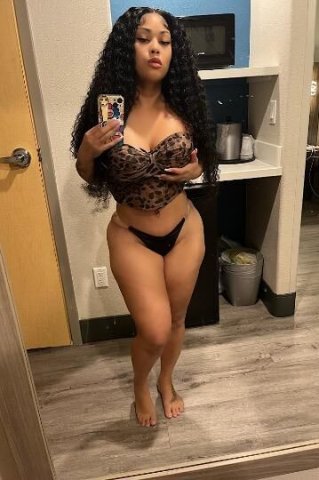 Curvy Treat Visiting Limited Time — Petite 5'0 in Newport News - 1