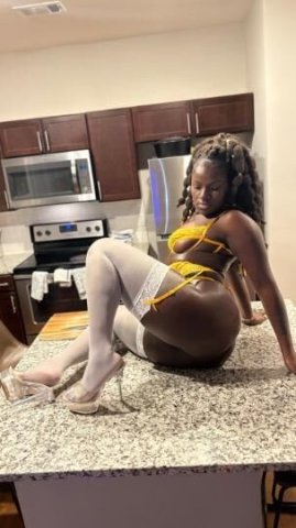 Chattanooga TN Birthday Goddess Escort — all natural, no kissing, no anal - 1