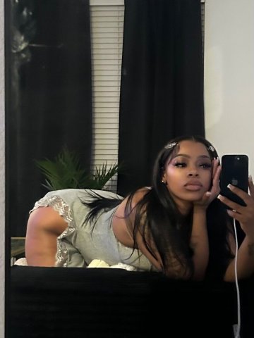 Petite Blasian Companion (27) in San Diego, CA - 1