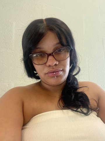 Portsmouth Late-Night Female Escort — intimate conversation - 1