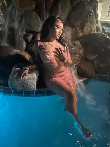 Norfolk Female Escort — full service, nuru massages, dinner dates & overnight - 1