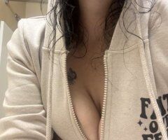 Chicago Face Special Female Escort — Anal Sex & Penis Massage - Image 4