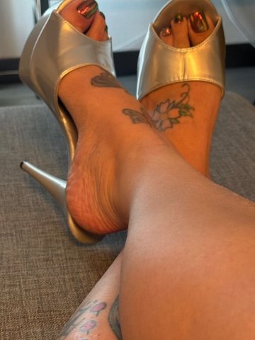 Upscale Female Escort in Raleigh-Durham — Real-Deal Discreet Service - 1