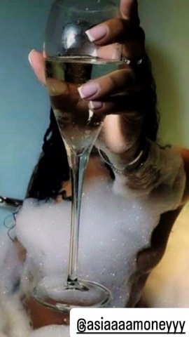 Classy 21-Year-Old Petite Squirter — Outcalls & Car Play - 1
