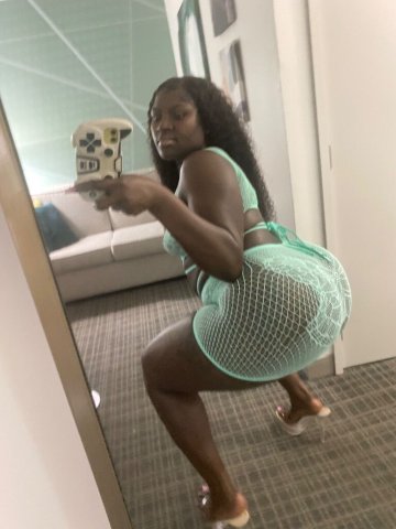 Chattanooga Goddess Escort — All-natural, no BBL - 1
