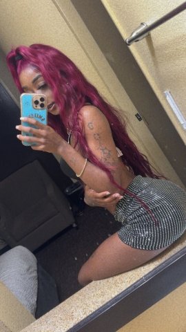 Seattle WA Chocolate-Themed Escort - 1