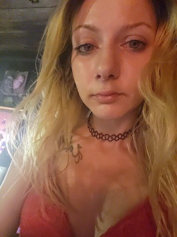 Petite Blonde Escort in Pittsburgh — Appointments From 7:30 - 1