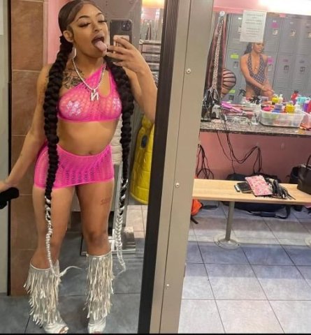 Foreign escort, 21 — Evansville (IN) - 1