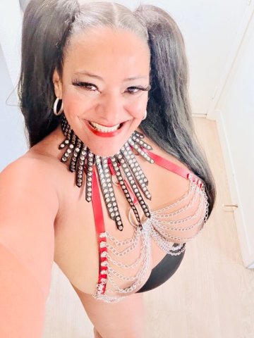 Busty Latina Escort for Appointments in Ventura, CA - 1