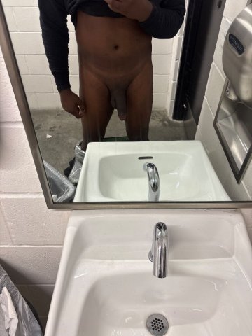 on here look for some fun no questions ask sex hit me up - 1