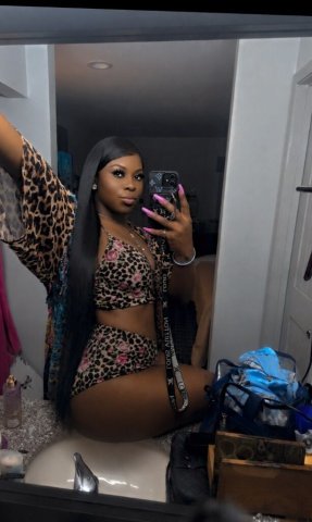  Chocolate-Style Female Escort (Huntsville) — 2 Girls - 1