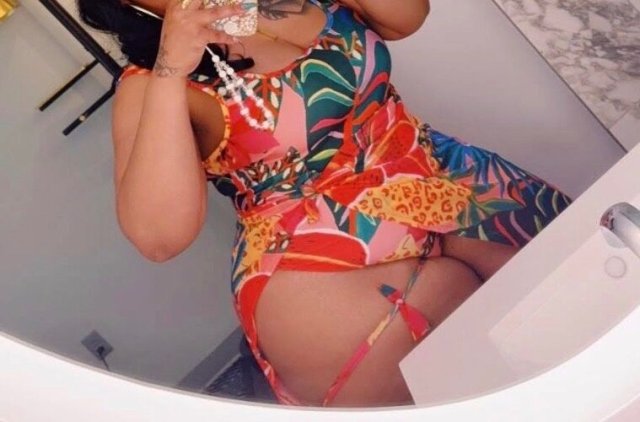 Pittsburgh Sexy Female Escort — Thick & Wet, Warm, Discreet - 1
