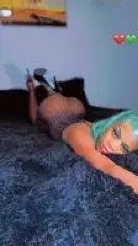 Oklahoma City Female Escort — 5'5 petite curves special - 1