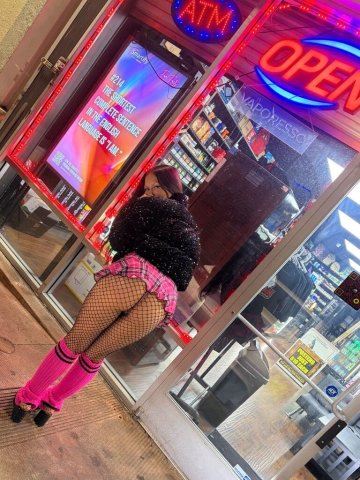 Palm Springs Incall Specials with Slim Latina Escort - 1