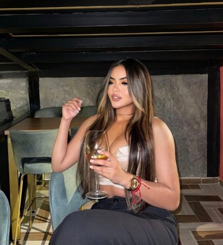 Nicole — Manhattan Female Escort (Service by the Hour) - 1