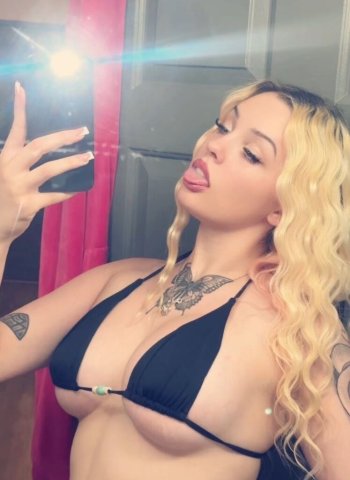 Chloe in Palm Springs — Facetime Shows - 1
