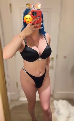 Versatile trans woman, available in your city for incall and outcall services. - 1