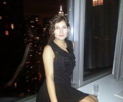 Girl-next-door style escort in Chicago with model-pretty, sensual presence - Image 2