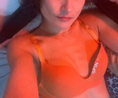 Girl-next-door style escort in Chicago with model-pretty, sensual presence - Image 6
