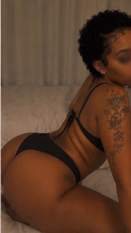 Sacramento Female Escort — FaceTime verification, discreet photos - 1