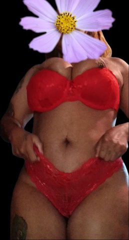Louisville KY Female Escort — Curvy, thick curves & pretty face - 1