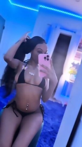 Petite Bombshell  - 22 - 1
