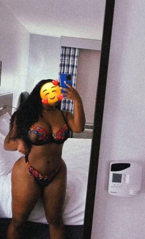 Columbus, Ohio Latina Escort — Disponible a la hora - 1