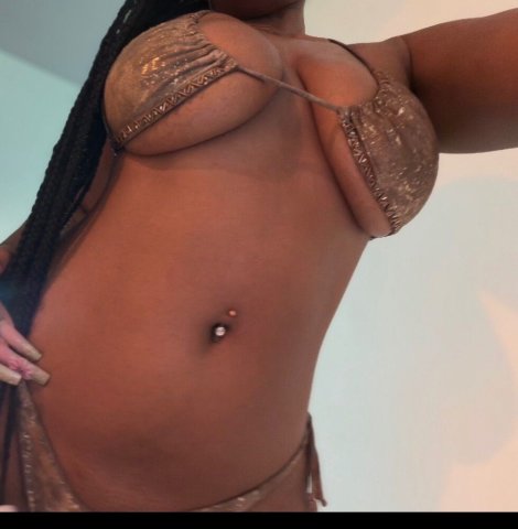 Raleigh-Durham Outcalls — Female Escort (CarPlay Available) - 1