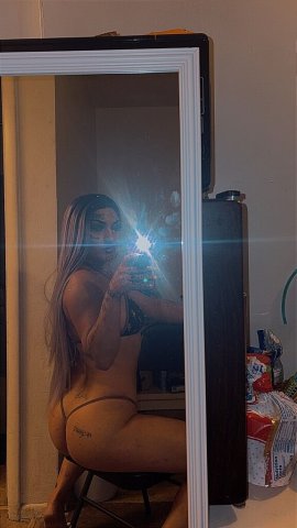Reno Female Escort — Petite time options in-car - 1