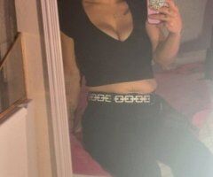 Reno Female Escort — Petite time options in-car - Image 11