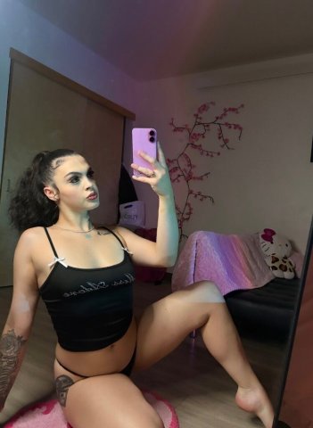 Seattle WA Incall Female Escort — Massage, Facetime & Content - 1