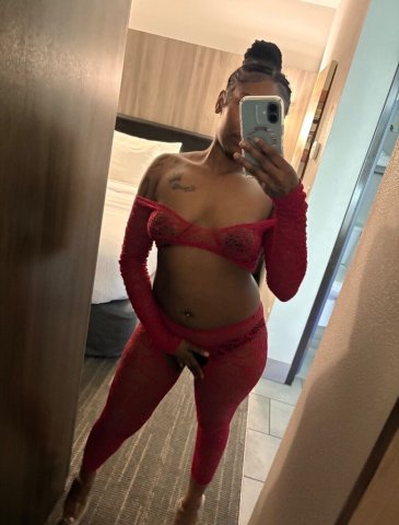 Seattle Petite Brown Skin Escort — Outcalls & Card Dates - 1