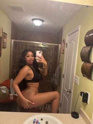 Rockford Female Escort — Facetime Shows & Content Deals - 1