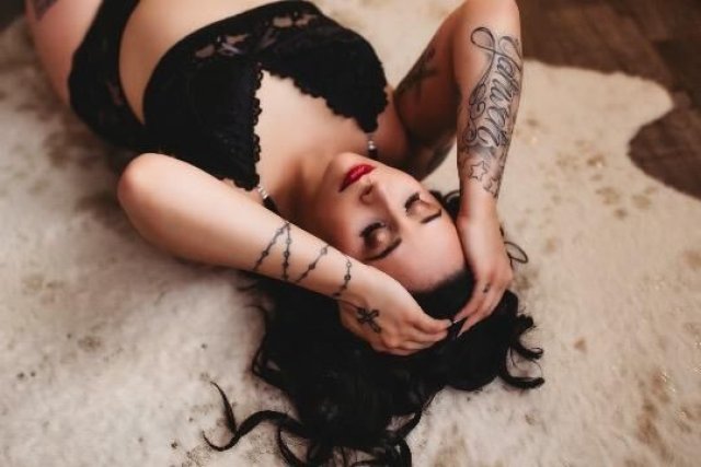 KelliJaee — Incall/Outcall Female Escort in Omaha - 1