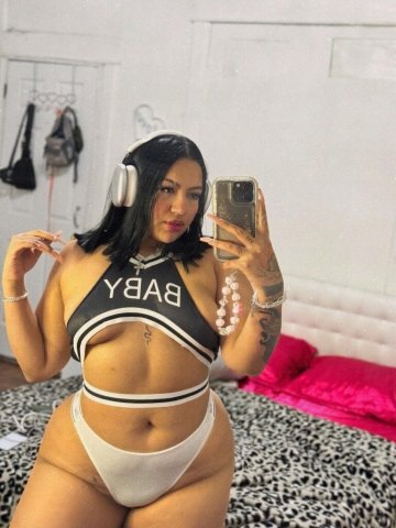 Ardsley Colombian Woman Escort — massage + happy ending - 1