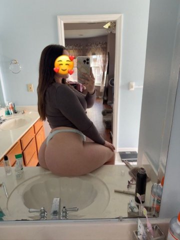 Morena Latina con curvas — citas privadas en Tukwila - 1