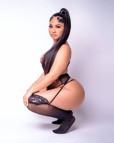 Lexi (21) — Palm Springs Female Escort for Car Fun & In/Outcalls - 1