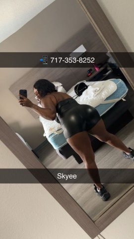 Johnson City TN Petite Curvy Female Escort — Soft Lips Fun Date - 1