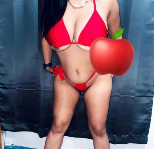Chica joven Latina en Dallas, lista para un momento íntimo - 1