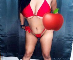 Dallas escorts - Chica joven Latina en Dallas, lista para un momento íntimo