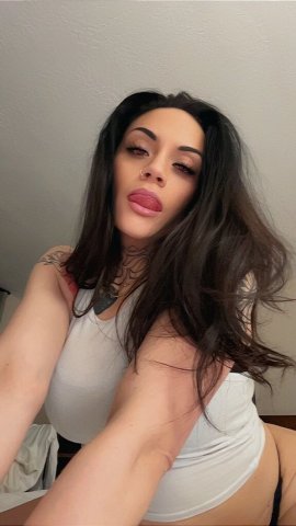 Salt Lake City Tall Slim Female Escort for Discreet Dating & Conversation - 1