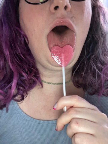 Nerdy Milf visiting Salem, Oregon — dirty talk, cuddles, and online content - 1