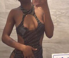 Chicago Petite Female Escort — iPhone FaceTime Verification - Image 4