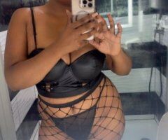Queens escorts - Queens Village In-Call Female Escort — Throat Goat & DDD Size