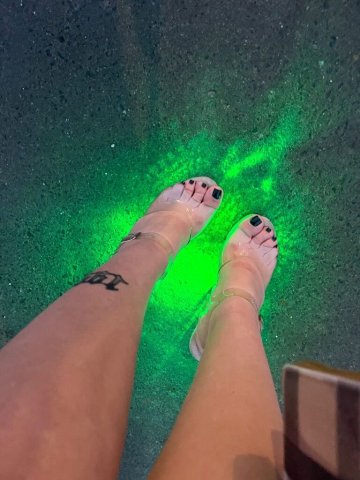 Royal in Colorado Springs — Blonde with Ocean Blue Eyes (Feet & Curvy Play) - 1
