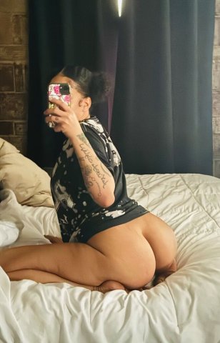 Lincoln, NE Independent Escort — Thick & Sweet Style  - 1