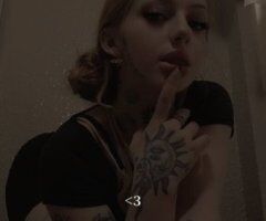Everett escorts - Everett Petite Blonde Female Escort — Calm, Private Time