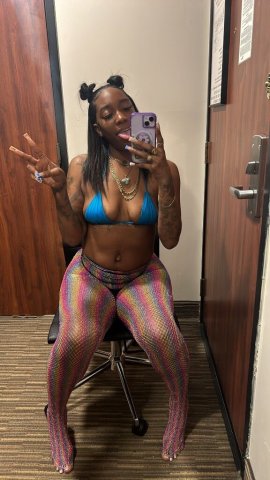 MaliyahGee — Tophy Girl, FaceTime/Google Meets, Real Photos - 1