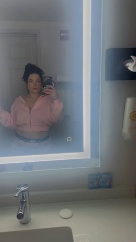 Dark-haired Italian girl — female escort in Chicago - 1