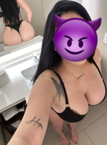 Harrisburg, Pennsylvania Female Escort — addictive personality & sense of humor - 1